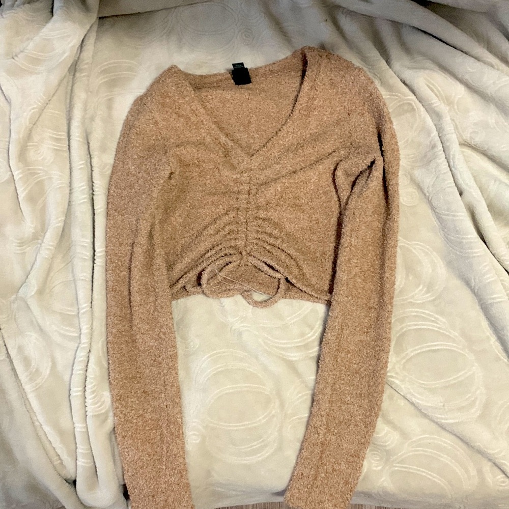 It feels great ,I never wear it but it’s super cute!
